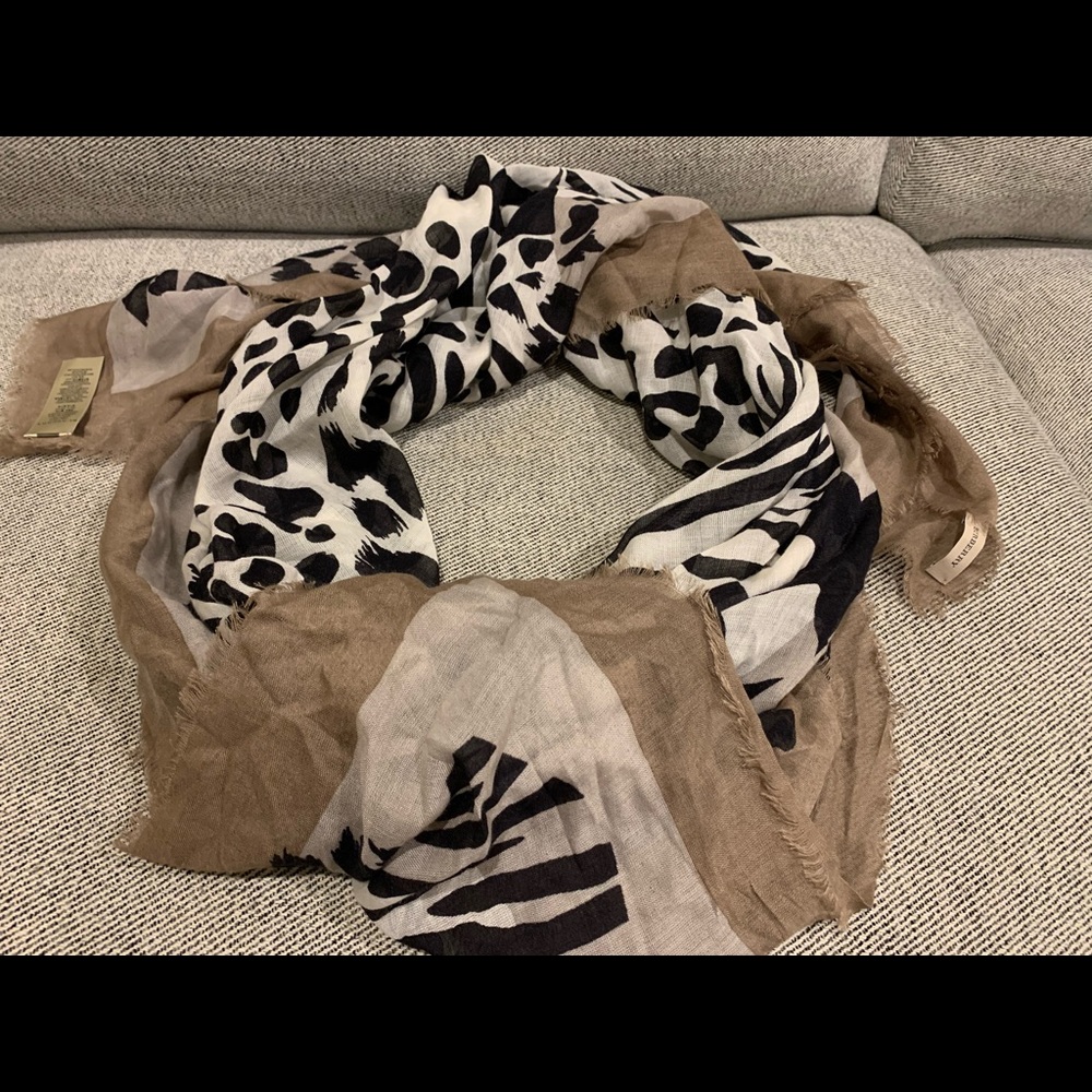 BURBERRY Print Scarf